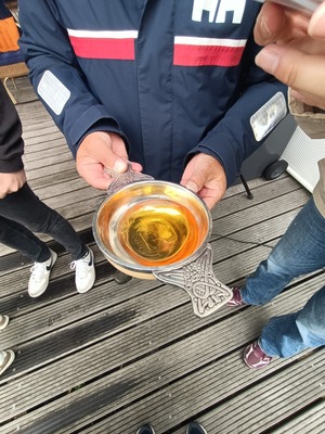 4-6-26-zilveren-schaal-met-whiskey